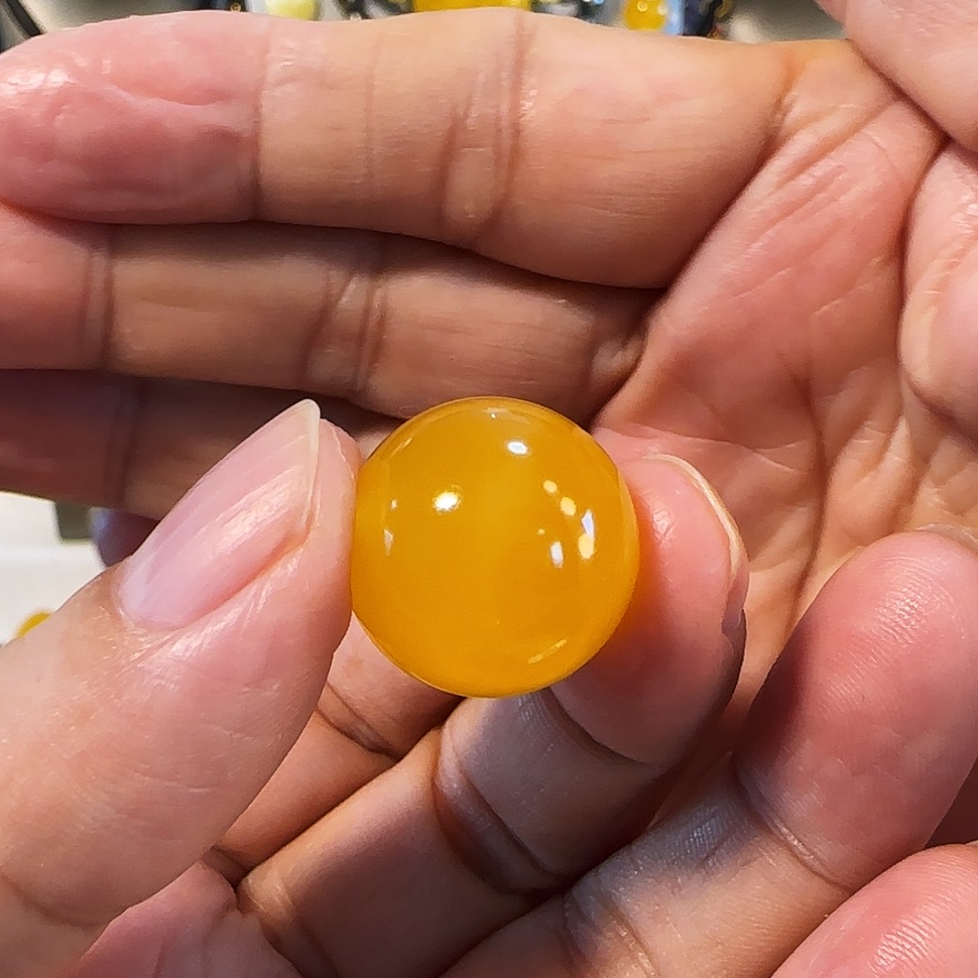 褚***琥珀未镶嵌裸石琥珀蜜蜡焦皮料鸡油红单珠17.5mm