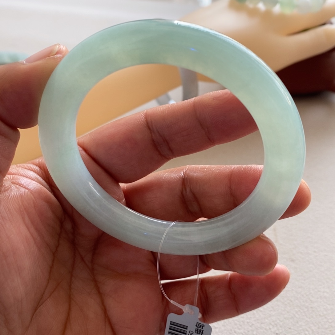 翡翠手镯（圆镯）未镶嵌天然翡翠手镯