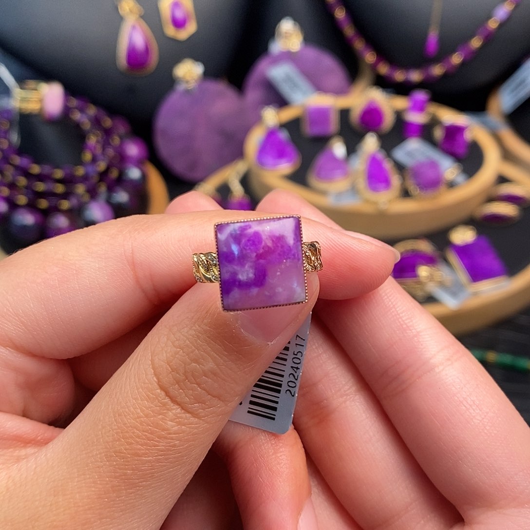 苏纪石（舒俱来）戒指18K金镶嵌