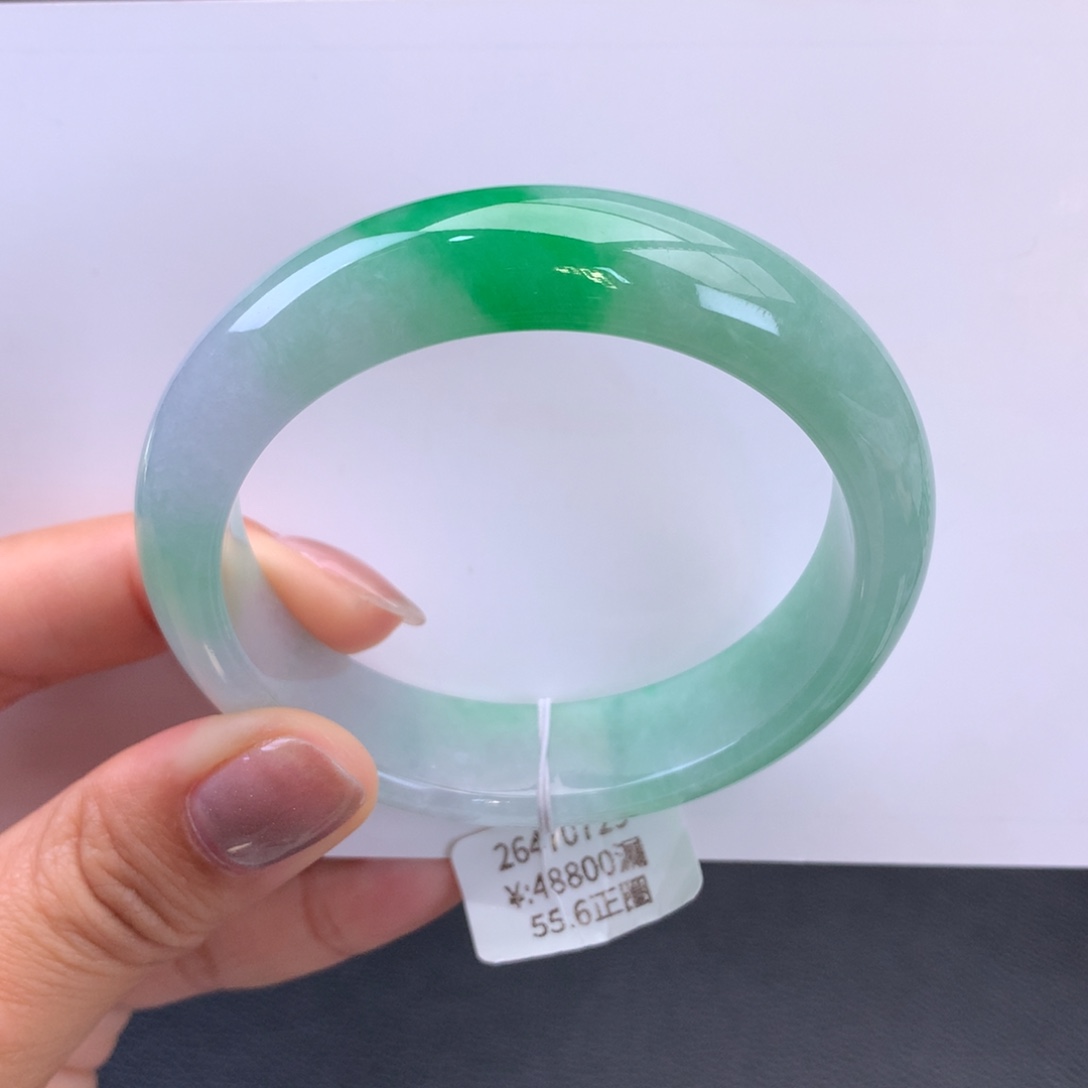 翡翠手镯未镶嵌糯冰阳绿手镯（有纹）