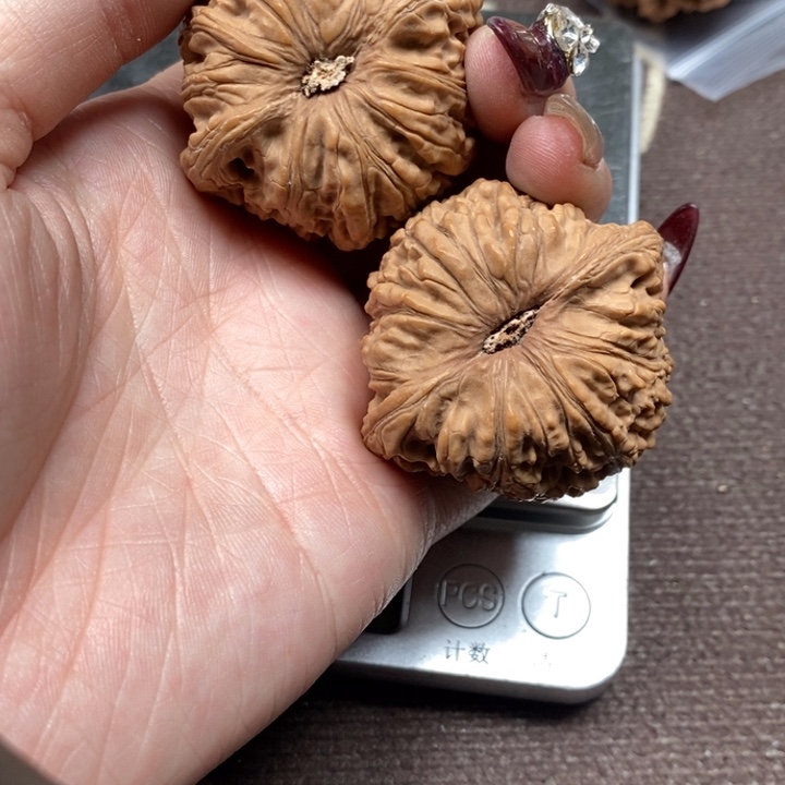 文玩核桃吊坠泥鳅背微修