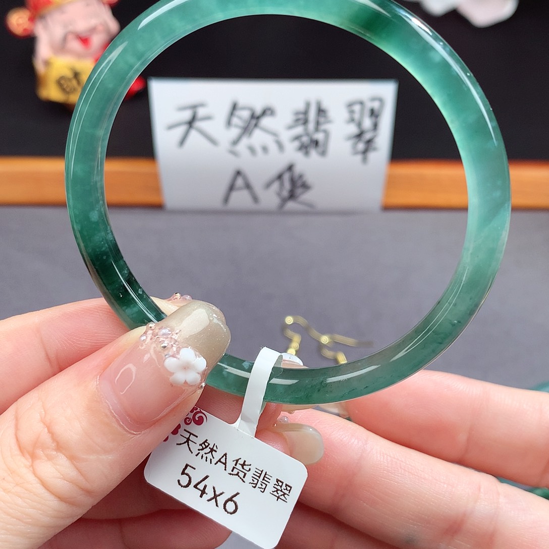 翡翠手镯（圆镯）未镶嵌