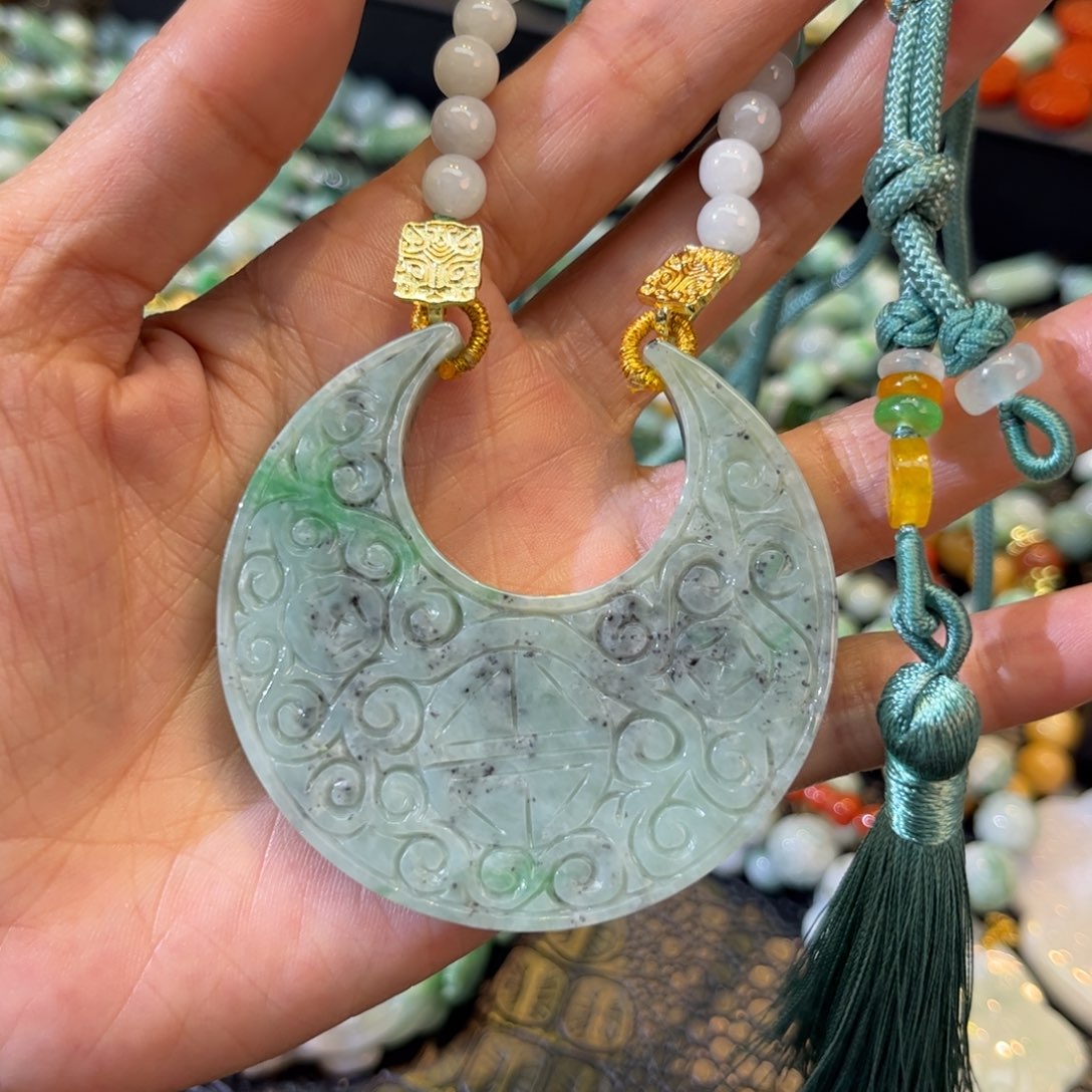 翡翠颈饰未镶嵌待编款