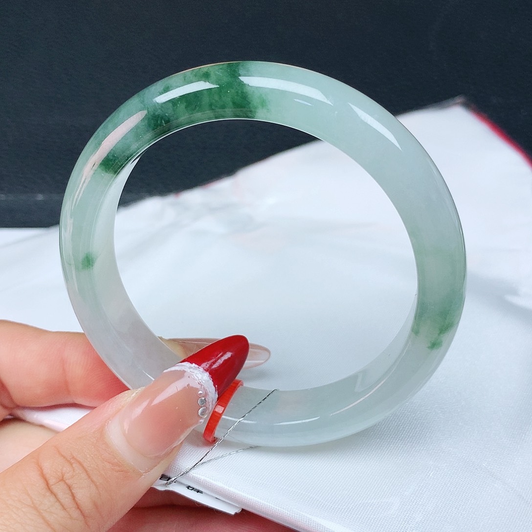 翡翠手镯未镶嵌57圈