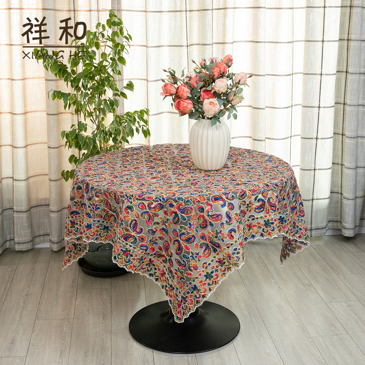 B002-9金丝绒（130*130CM方）彩色绳绣桌布