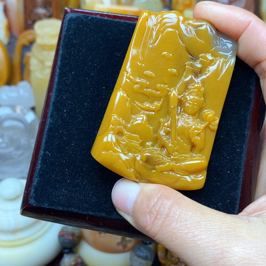 石英质玉（黄龙玉）颈饰未镶嵌