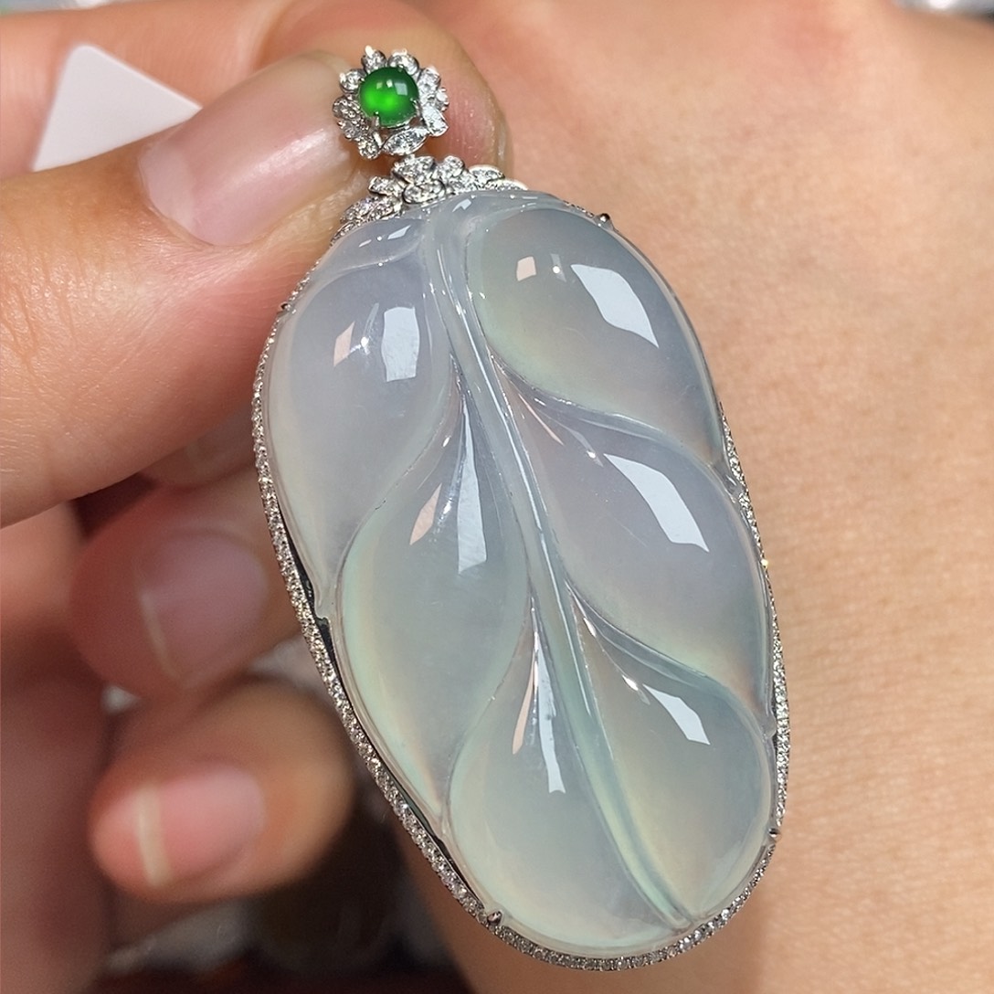 翡翠颈饰18K金镶嵌叶子