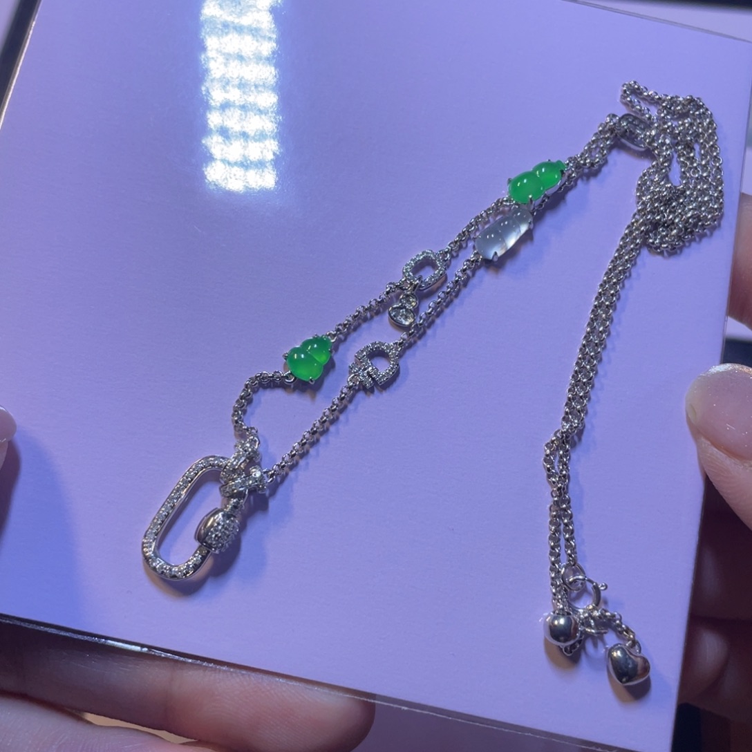 颈饰18K金镶嵌翡翠葫芦豆子