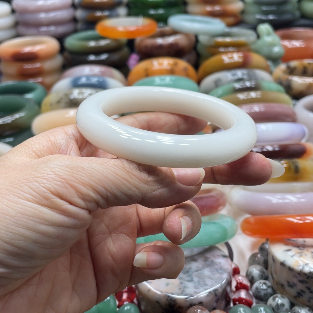 石英岩玉未镶嵌手镯