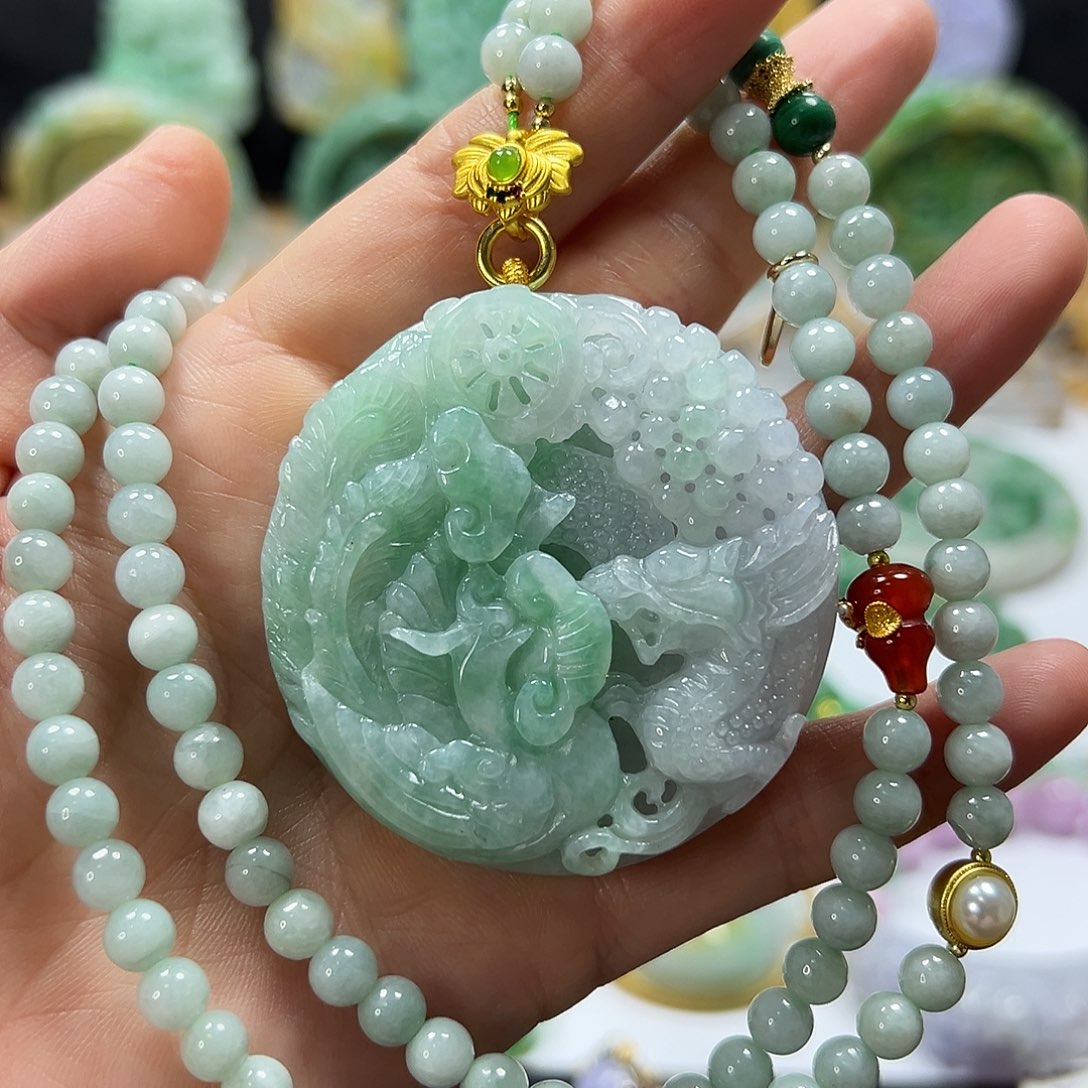 翡翠未镶嵌颈饰吊坠