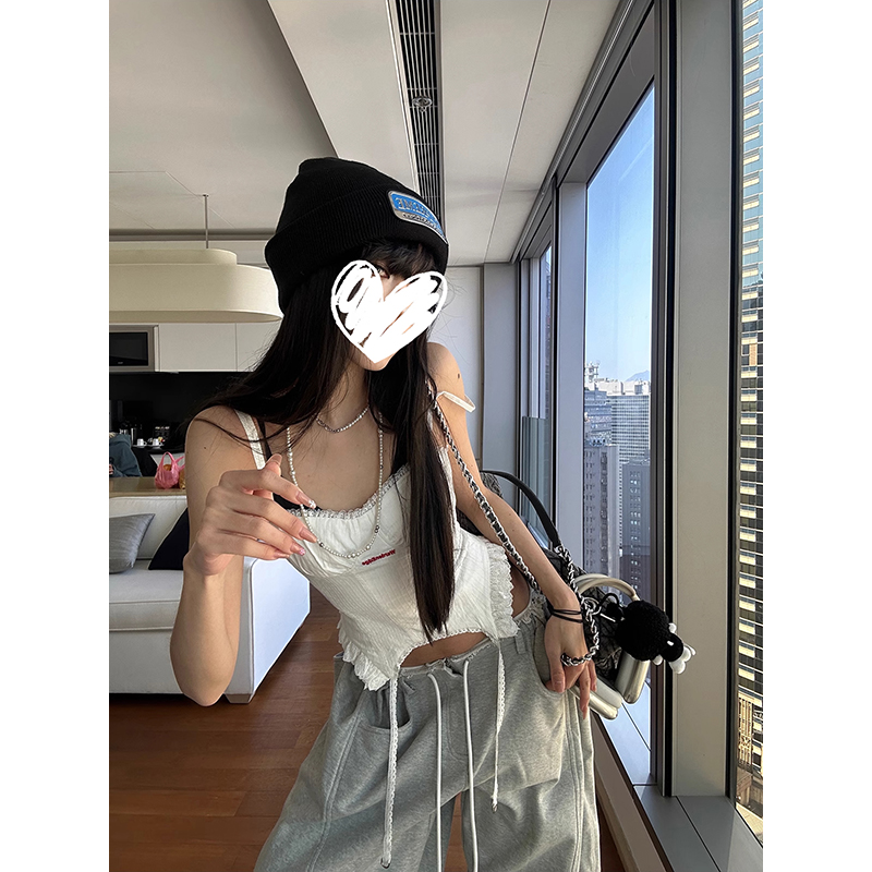 白色辣妹背心女春新款收腰显瘦外穿吊带上衣花边拼接灰色卫裤套装
