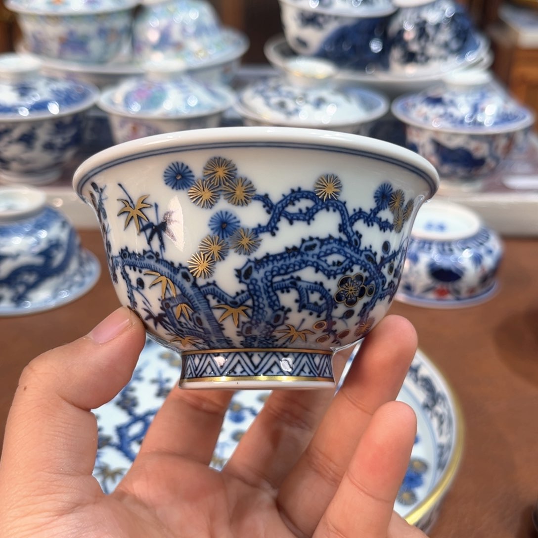 手工手绘柴窑青花描金松竹梅主人杯