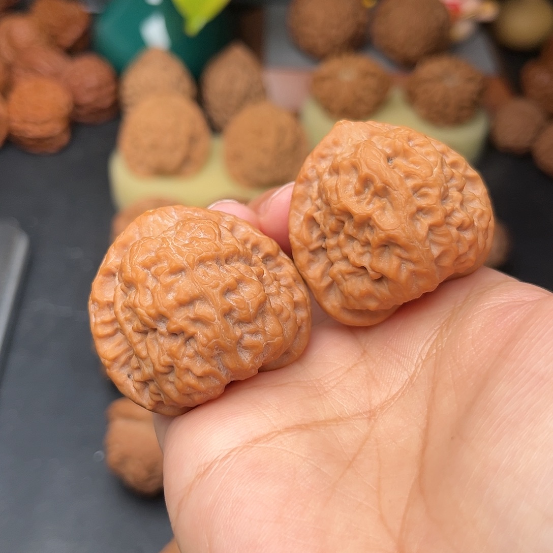 幸***ど文玩核桃把件血如意