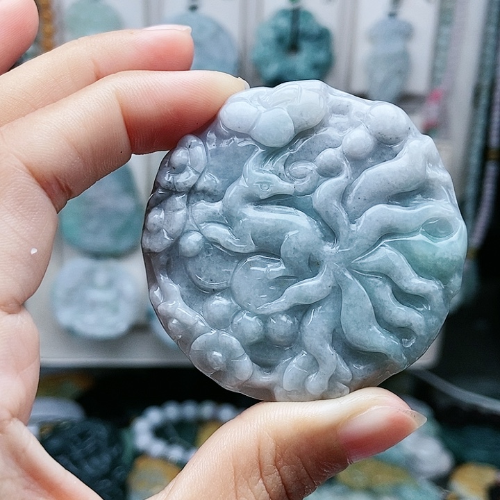 颈饰足铂镶嵌翡翠翡翠