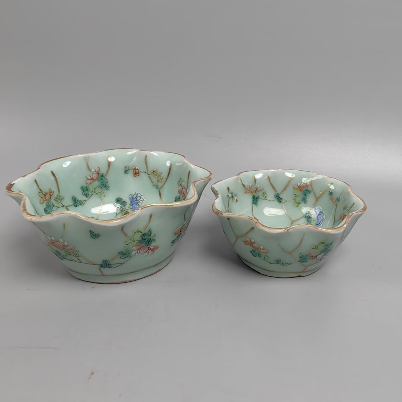 A1421清代同治豆青釉粉彩飞黄腾达花口碗【一套】