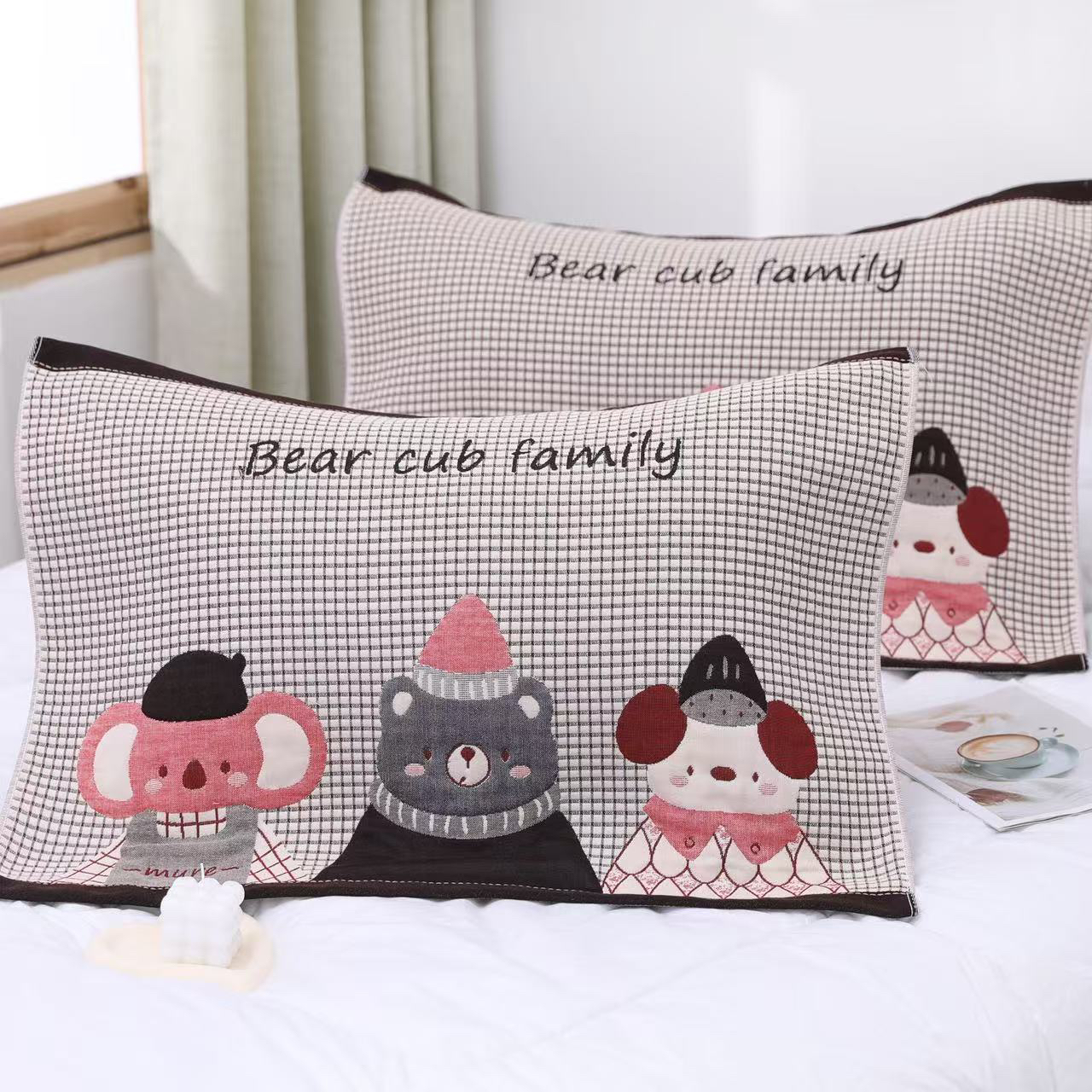 熊熊一家—十层加厚加大纯棉纱布枕巾
