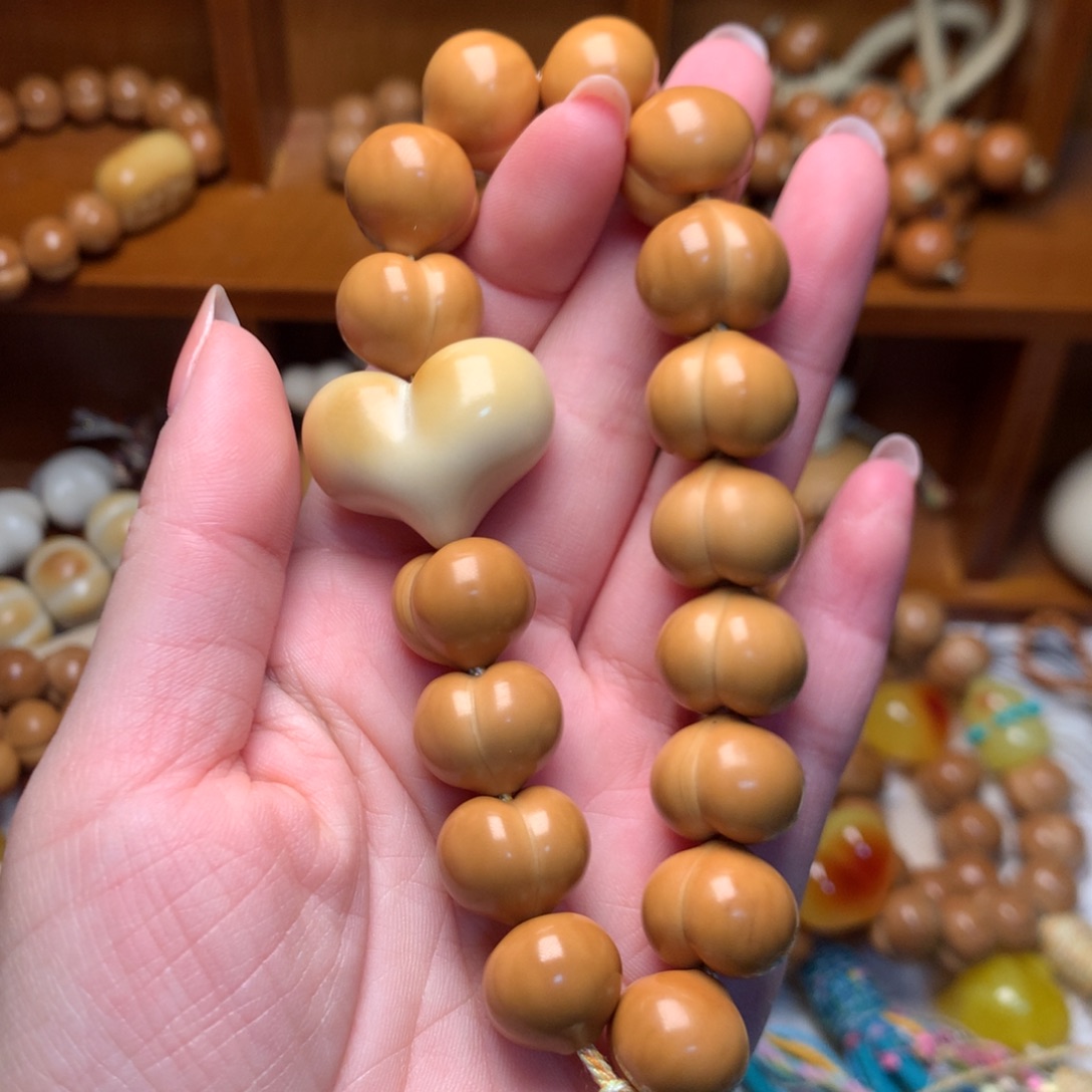 猴头核桃吊坠15高定屁桃手持白爱心