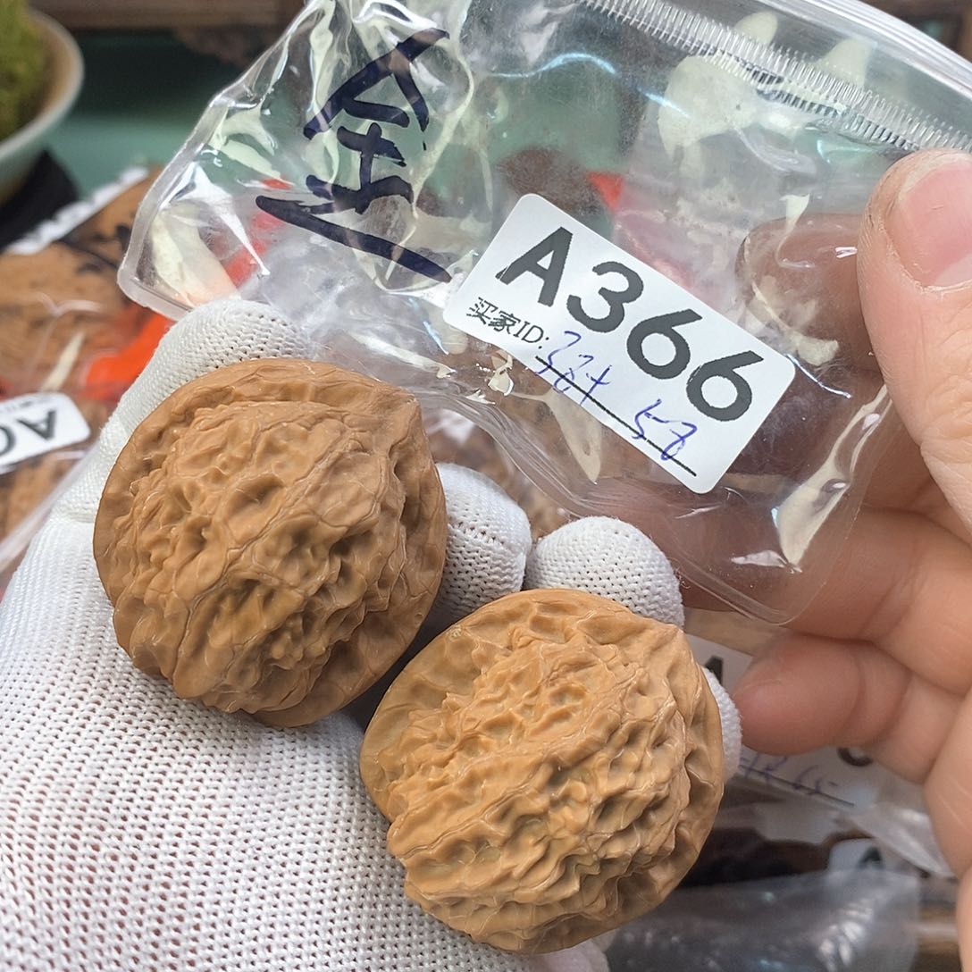 桃核把件金麒麟38尺。  