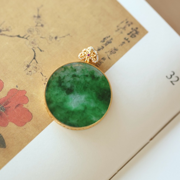 瞬息浮生·18k金翡翠圆牌吊坠JM