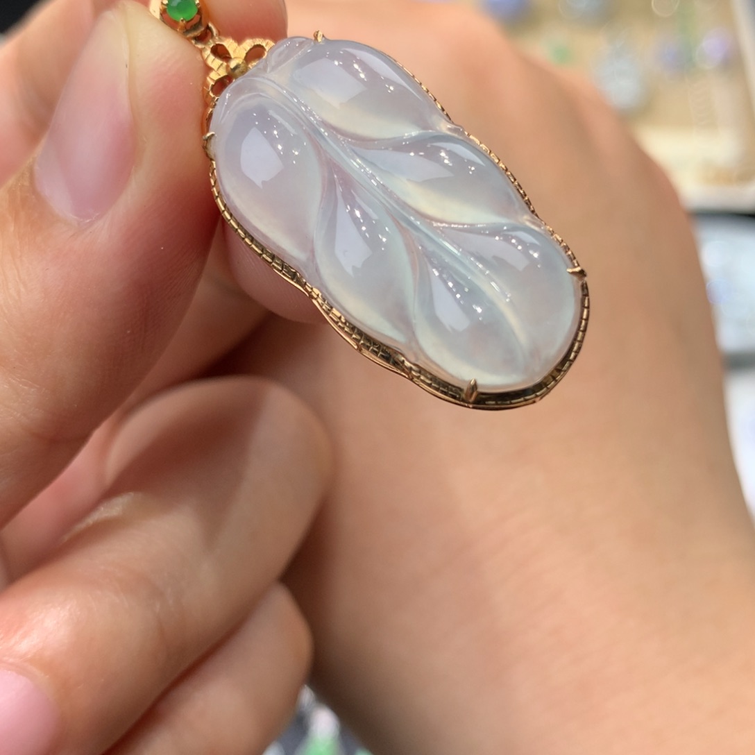 翡翠吊坠(不含链)18K金镶嵌叶子