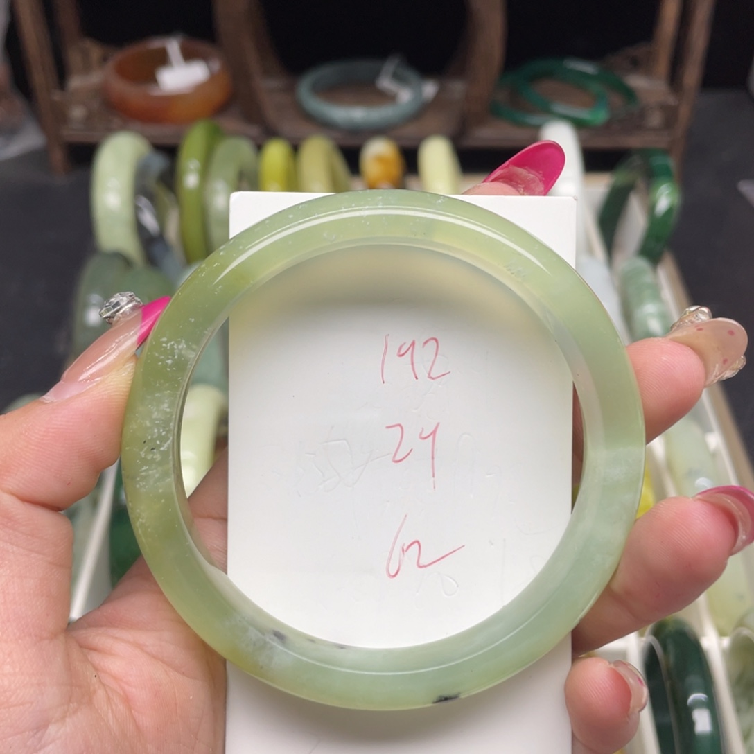 未镶嵌蛇纹石玉手镯
