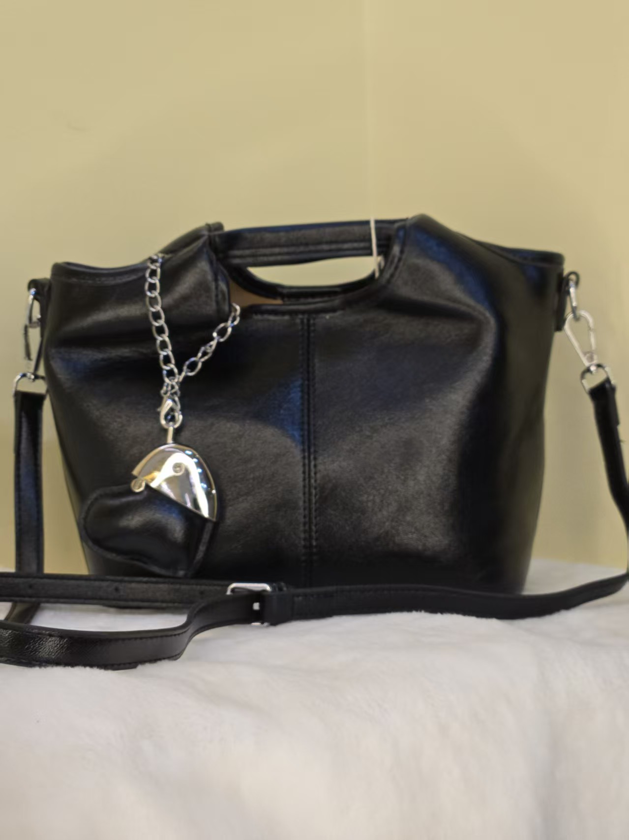 新款时尚潮流设计感斜挎手提包