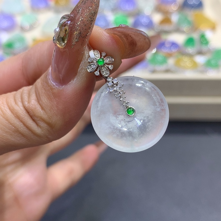 翡翠颈饰18K金镶嵌翡翠