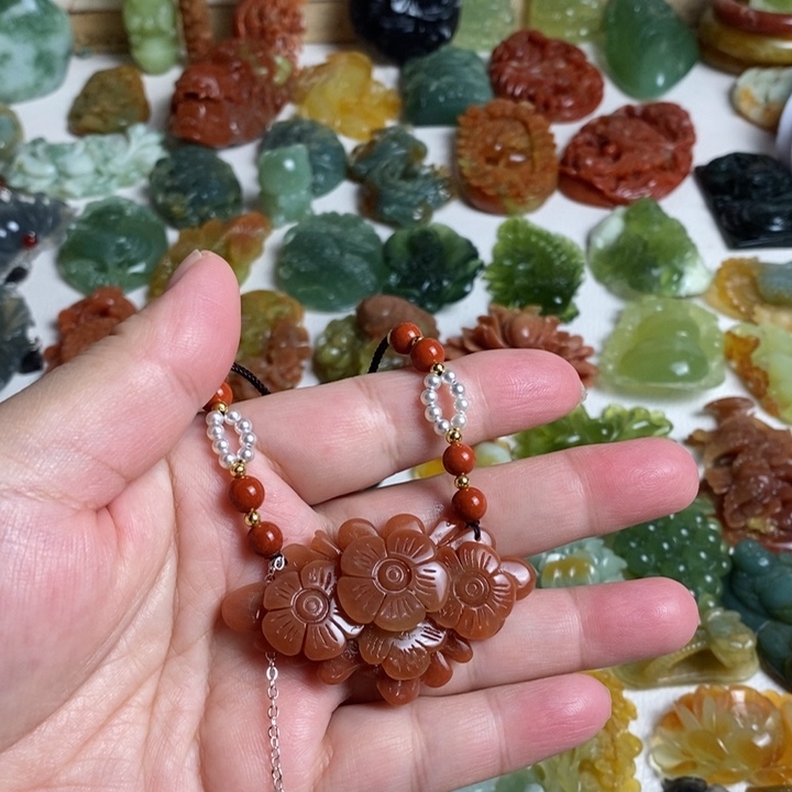 蛇纹石玉颈饰未镶嵌