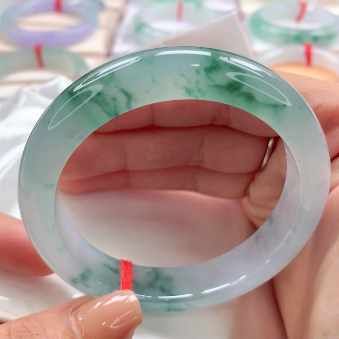 翡翠手镯未镶嵌师妹