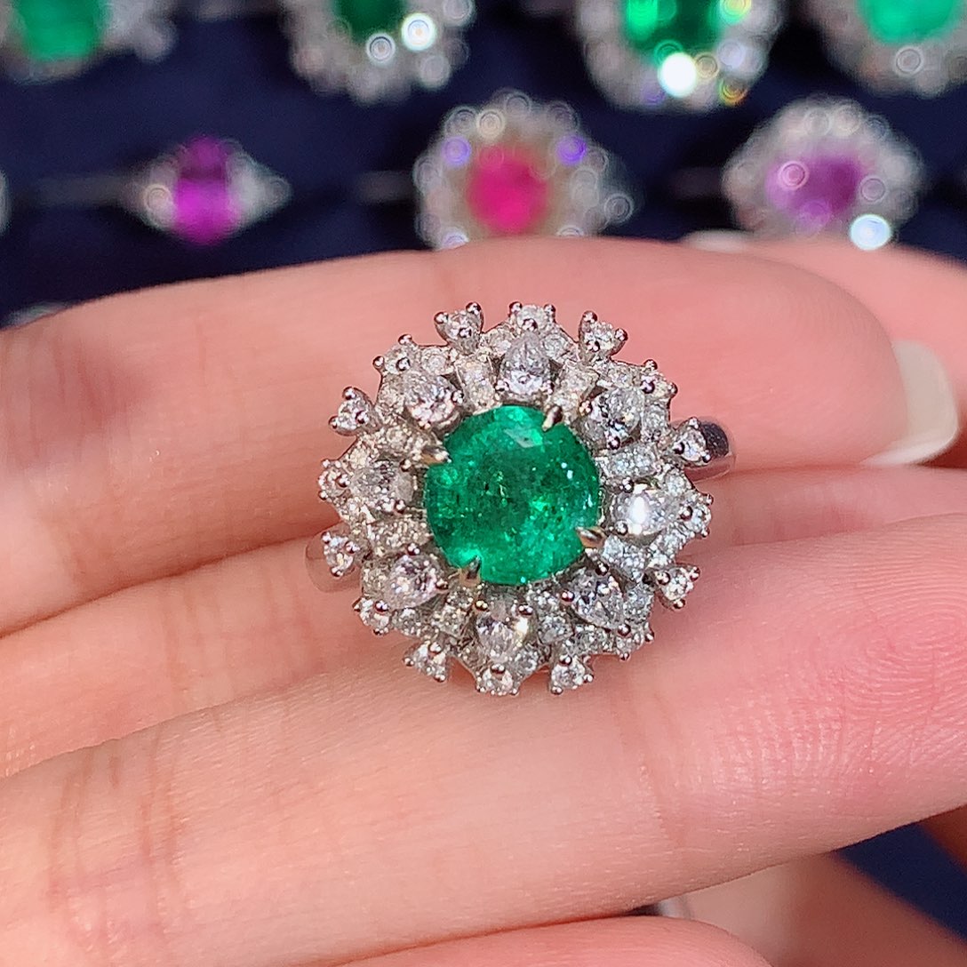 戒指18K金镶嵌祖母绿1.21ct