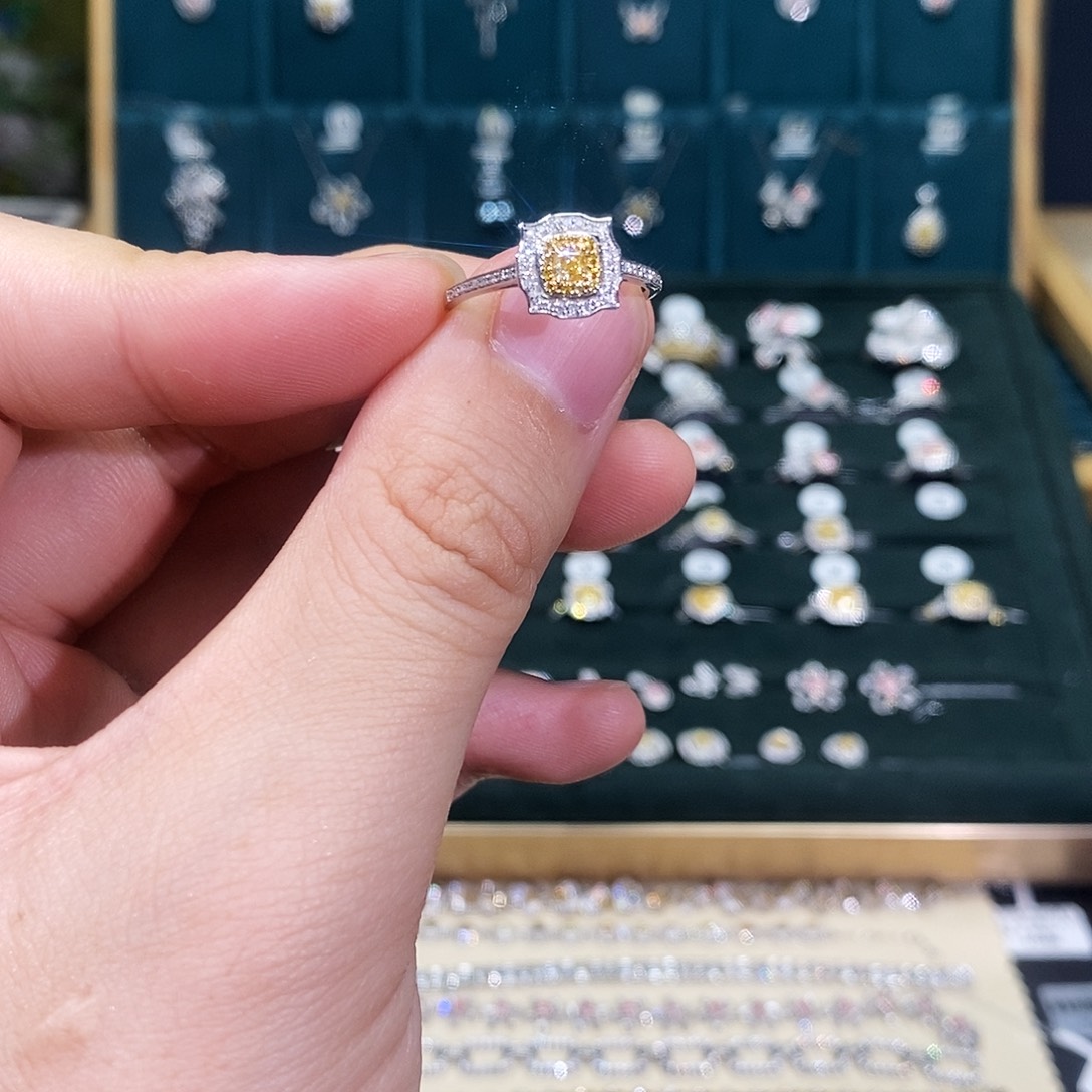 钻石戒指/指环18K金镶嵌戒指