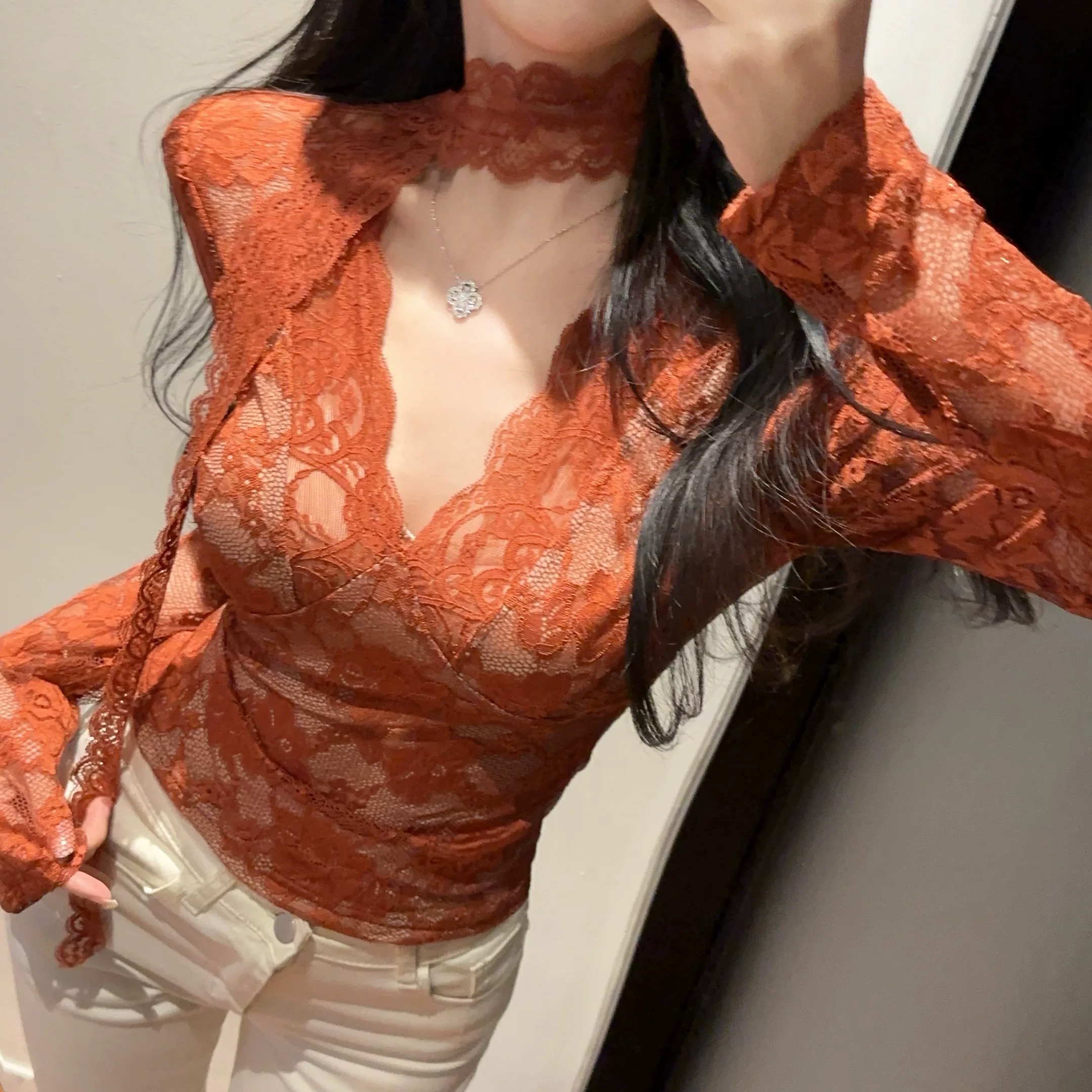 2025秋冬新款纯欲飘带V领蕾丝打底衫女修身显瘦百搭长袖女上衣