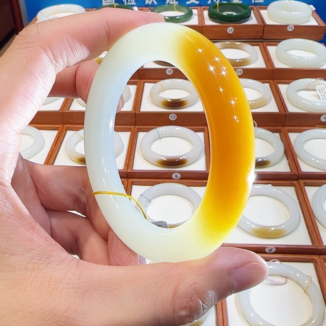 和田玉未镶嵌手镯且末胖圆一抹老红糖57 58 59