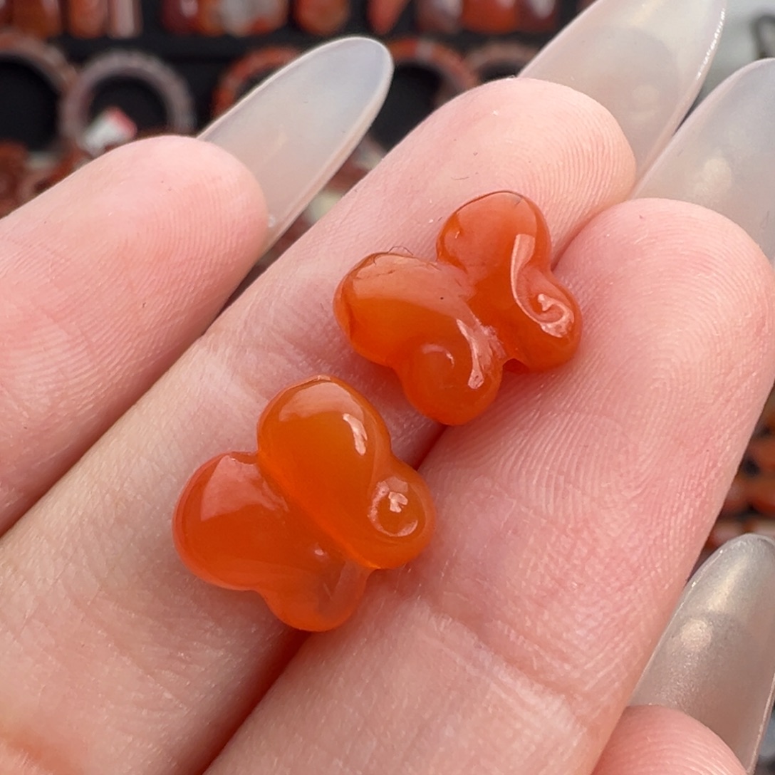 南红玛瑙未镶嵌颈饰蝴蝶一对