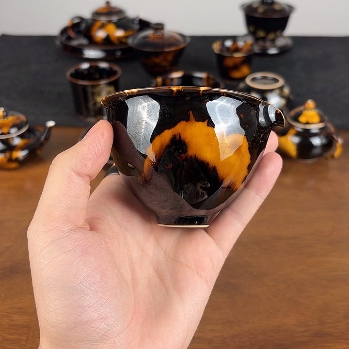 瓷玳瑁釉矮公道杯