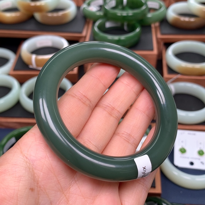 和田玉（碧玉）手镯未镶嵌57