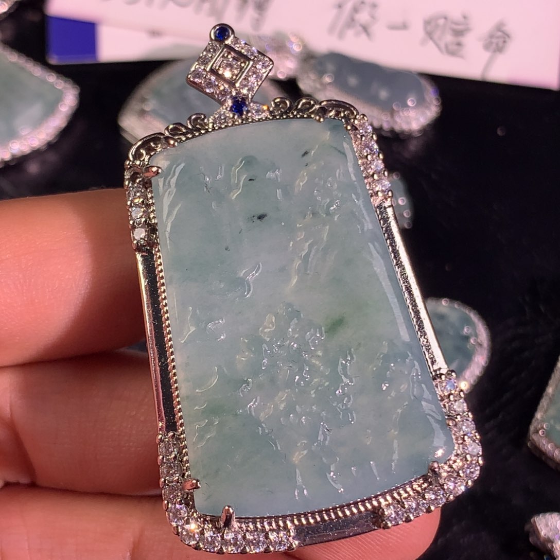 翡翠未镶嵌颈饰山水