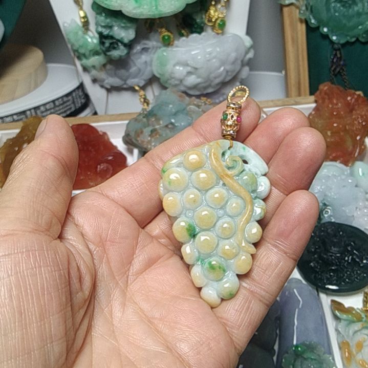 翡翠吊坠(赠链)未镶嵌