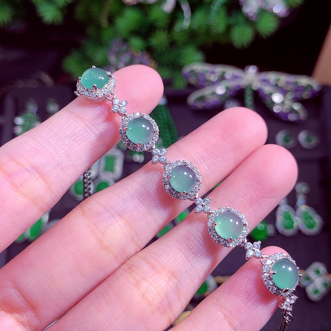 颈饰未镶嵌翡翠天然