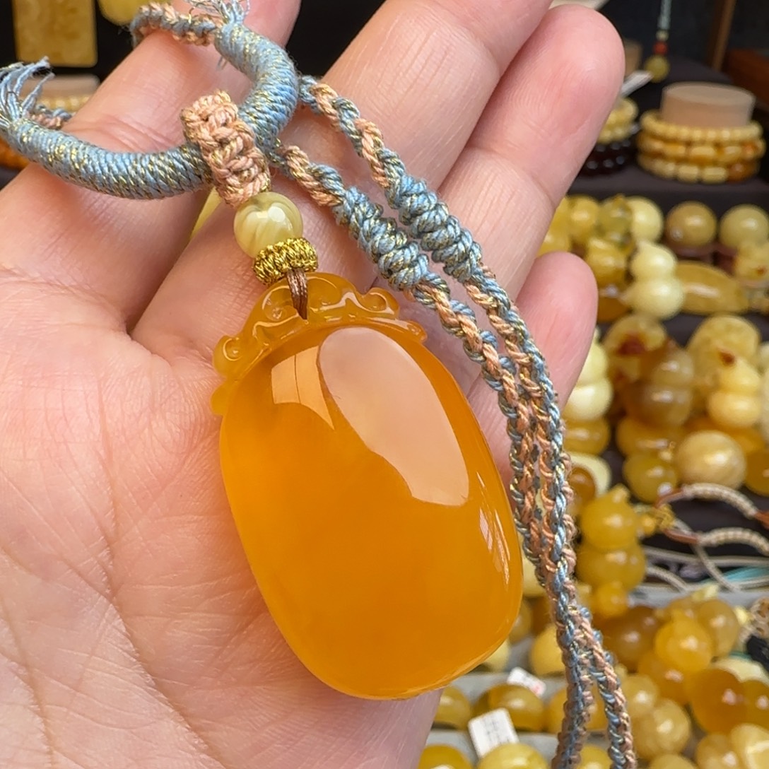 琥珀未镶嵌套链天然焦皮料蜜蜡无事牌吊坠