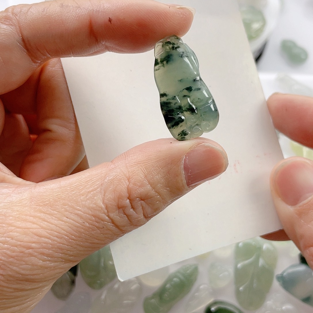 翡翠颈饰未镶嵌佛手瓜