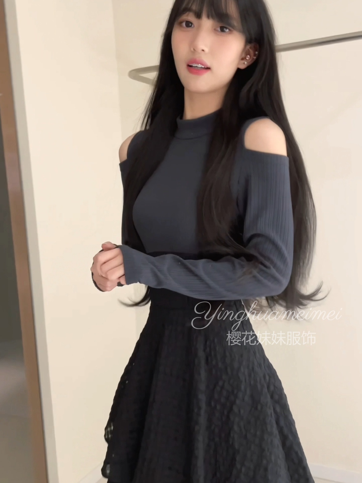 樱花妹妹 后背蝴蝶结飘带撞色拼接露肩连衣裙