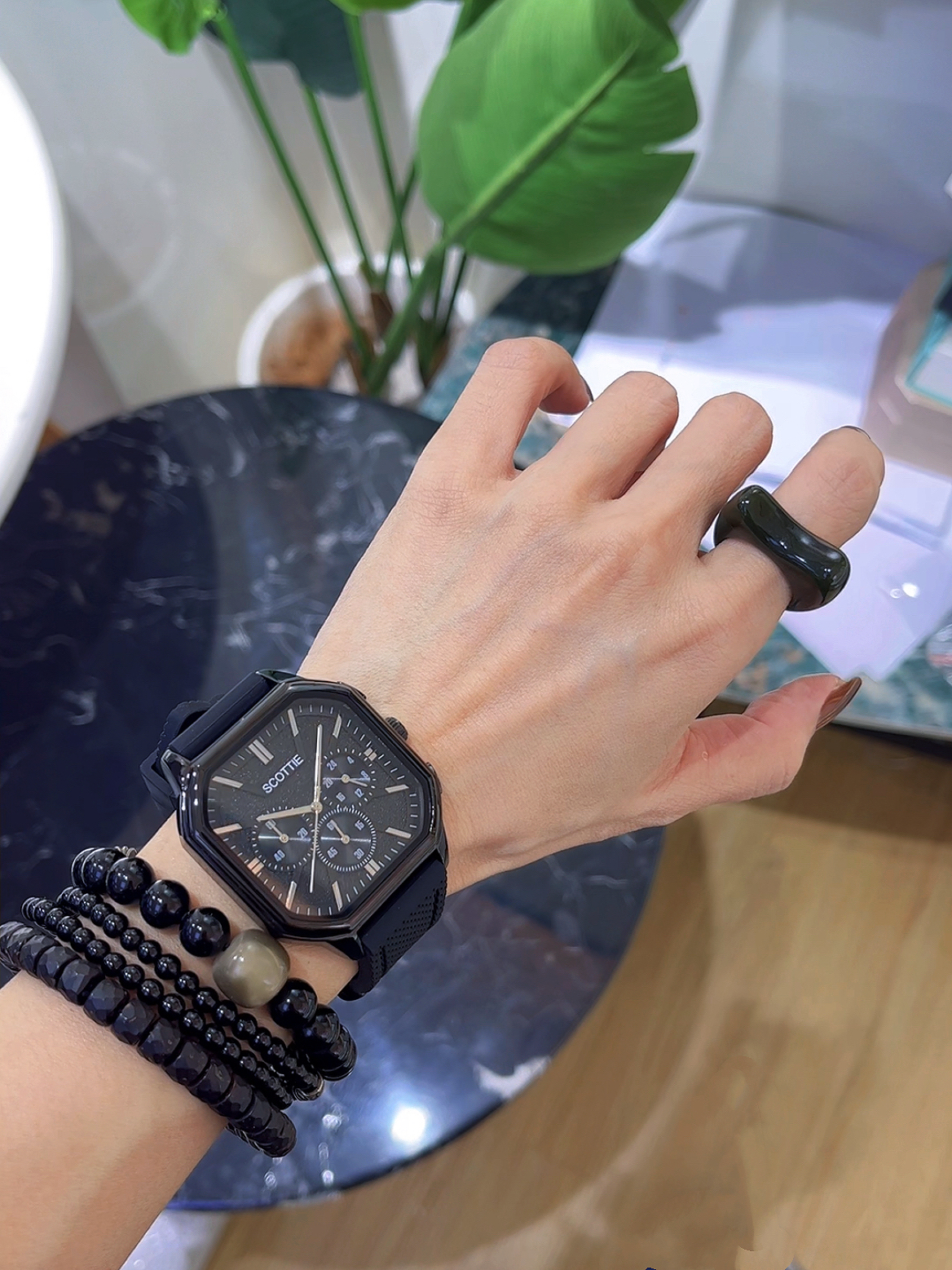 方形大表盘直径40毫米潮酷百搭休闲女士石英腕表硅胶表带中性风