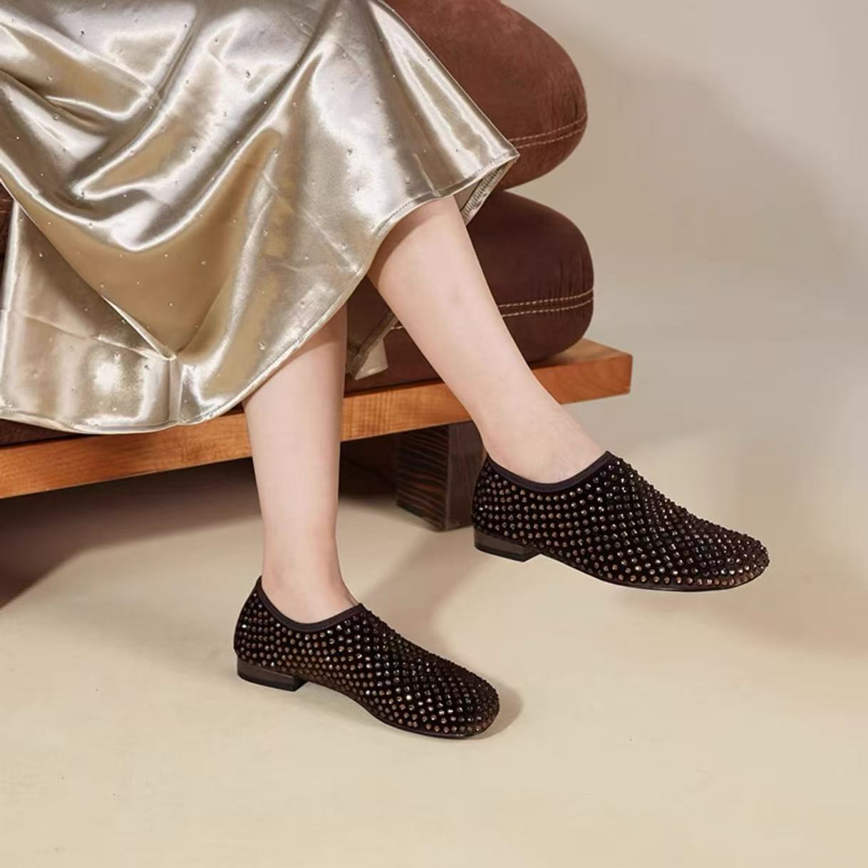 C9627  棕色 时尚一脚蹬百搭2025新款舒适满钻时装女单鞋