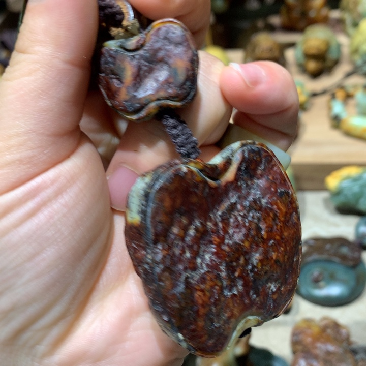 未镶嵌岫岩河磨玉（透闪石质玉）把件