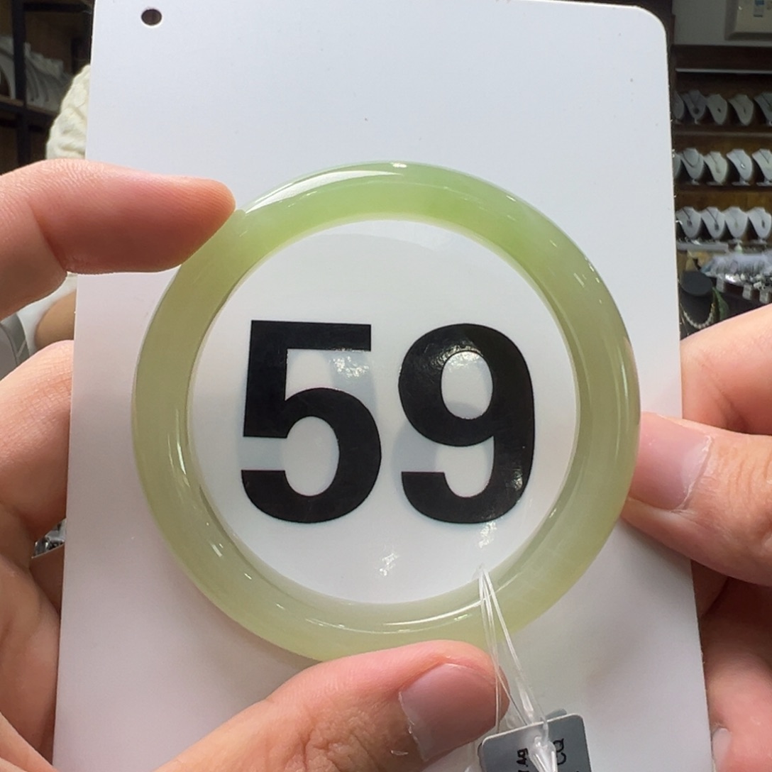 【闪购商品】和田玉手镯未镶嵌不****。