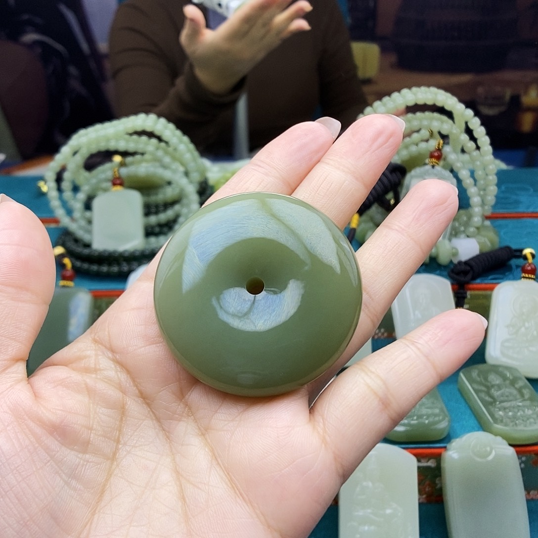 阿***灶和田玉未镶嵌颈饰