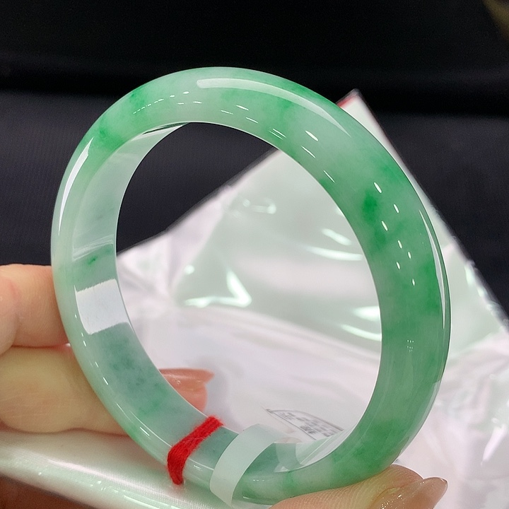 翡翠手镯未镶嵌正圈58