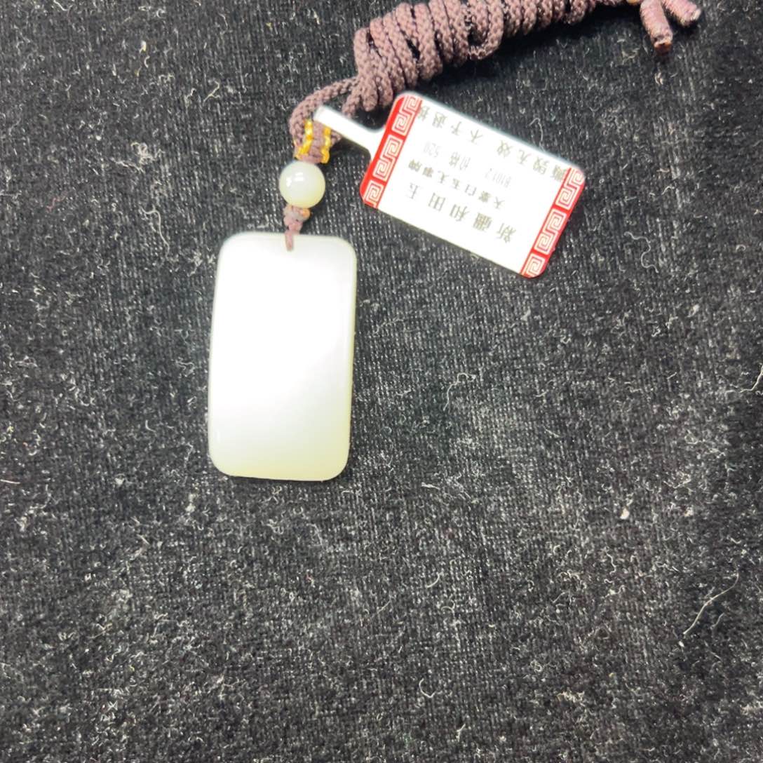 余***夏和田玉未镶嵌颈饰