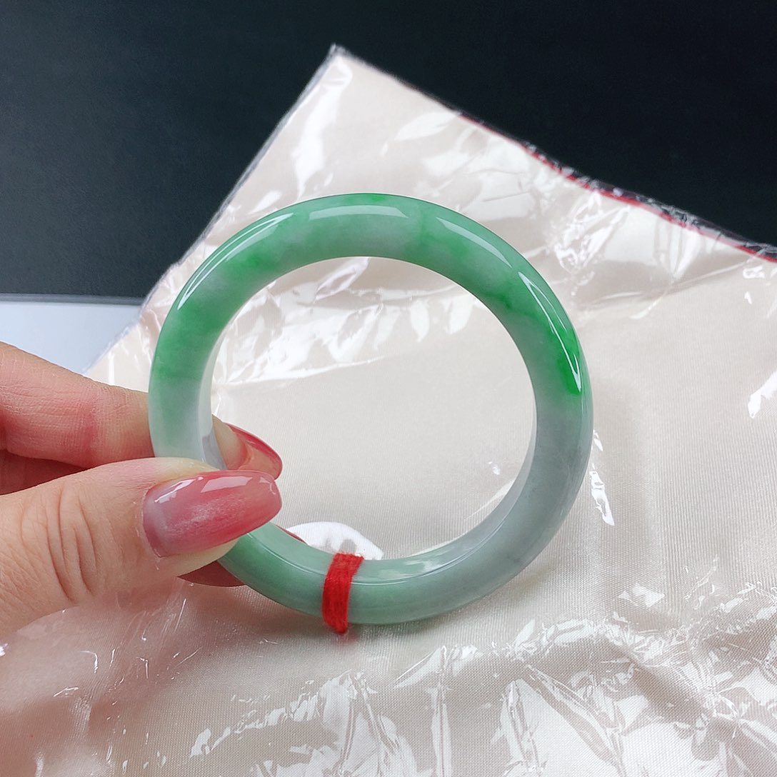 翡翠手镯未镶嵌翡翠284